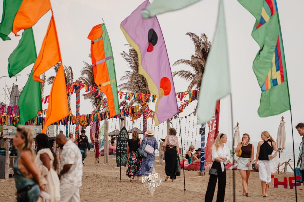 festival vlaggen huren kleurrijk