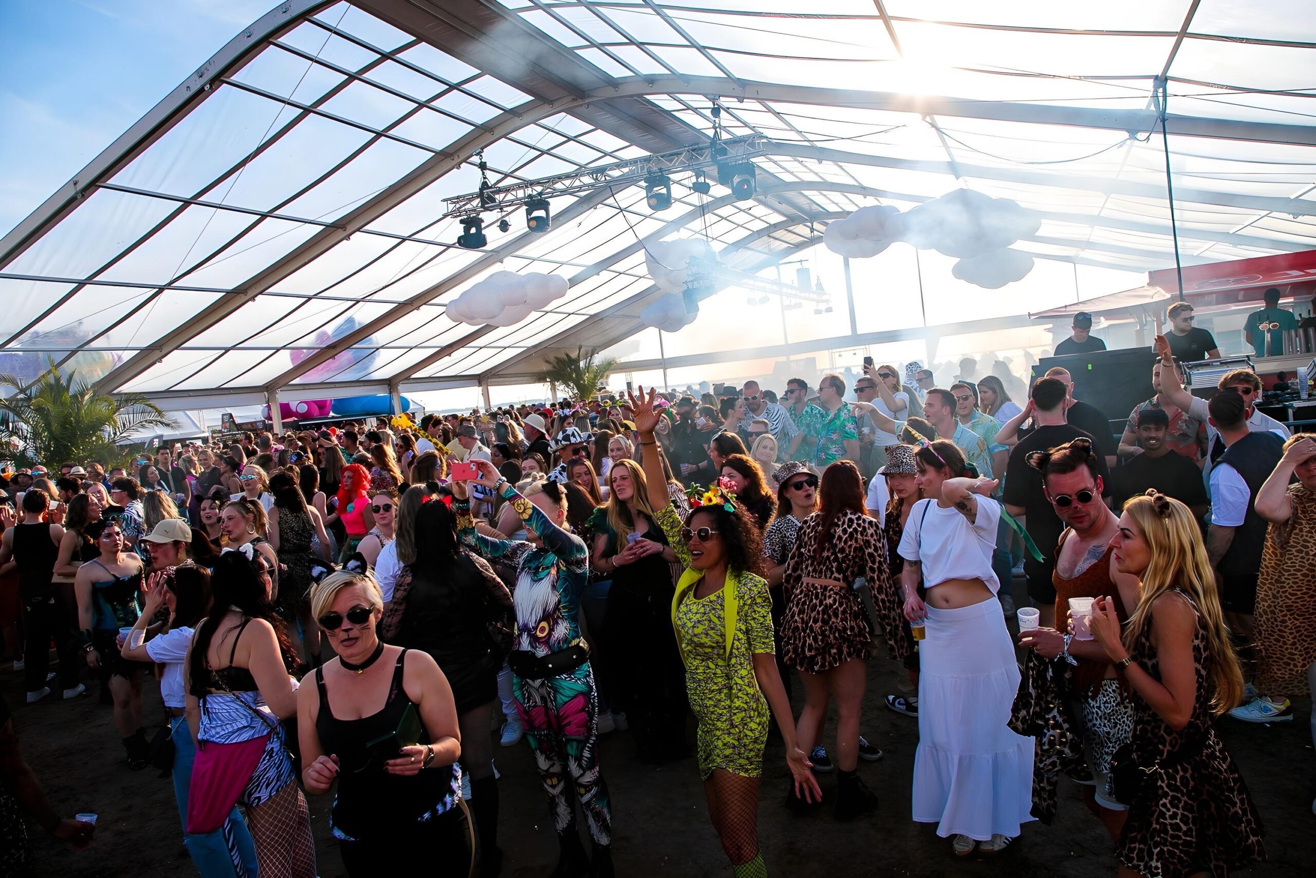 3 meter wide inflatable cloud with LED lighting – hanging decoration for festivals and events.